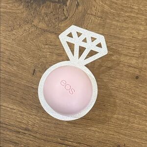 eos Ring Lip Balm
